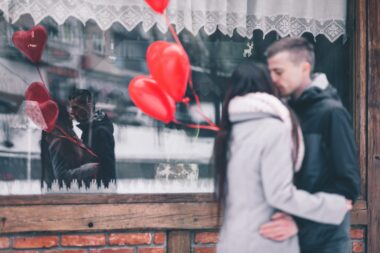 Is het een goed idee om je huwelijkaanzoek op Valentijn te plannen? Klik hier om de pro's en contra's te bekijken en zo de juiste keuze te maken. – Ready To Ask