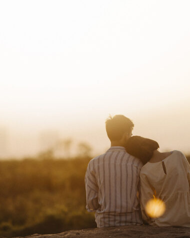 Er een heleboel romantische manieren om iemand ten huwelijk te vragen. Bekijk onze lijst met romantische aanzoekideeën voor meer inspiratie - Ready To Ask
