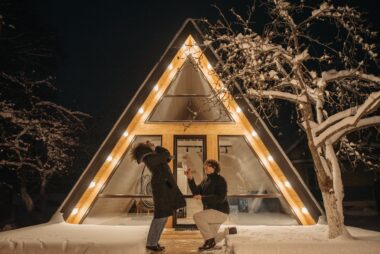 Huwelijksaanzoek in de sneeuw